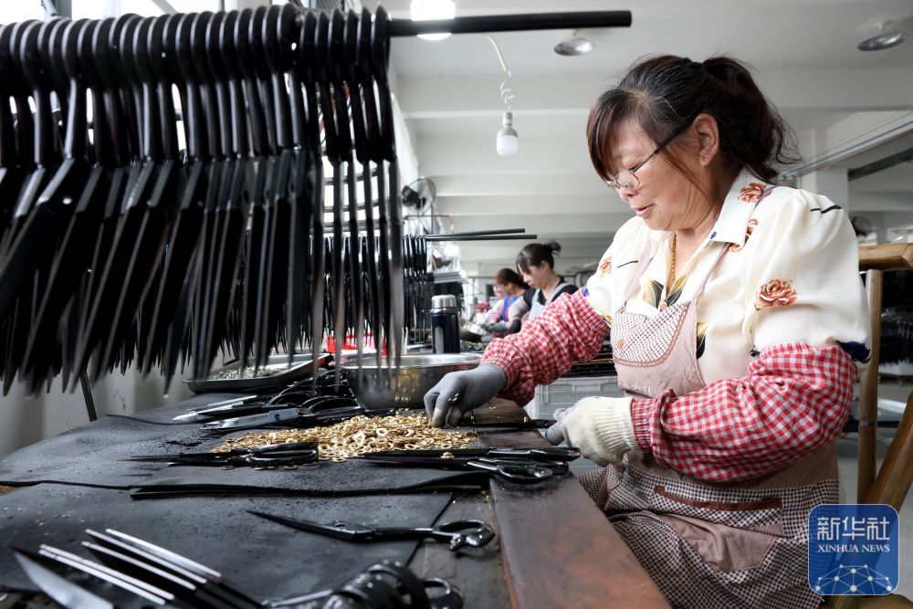 福建柘荣：小小剪刀闯世界