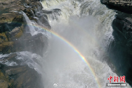 黄河壶口瀑布现清流飞瀑美景 黄河壶口瀑布现清流飞瀑美景