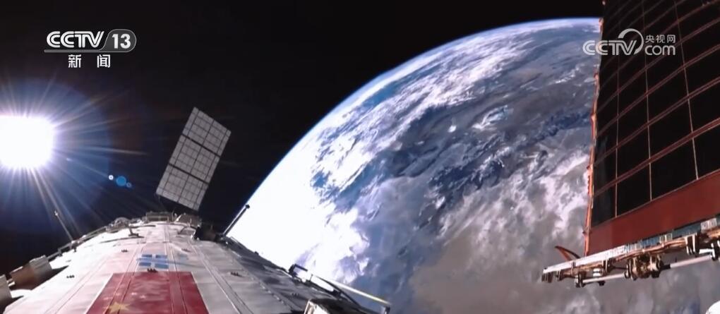 全员“80后”!神舟十八号乘组首度亮相 全员“80后”!神舟十八号乘组首度亮相