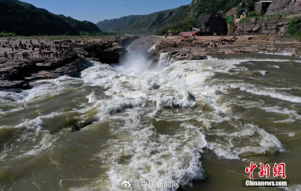 黄河壶口瀑布现清流飞瀑美景 黄河壶口瀑布现清流飞瀑美景