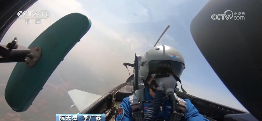 全员“80后”!神舟十八号乘组首度亮相 全员“80后”!神舟十八号乘组首度亮相