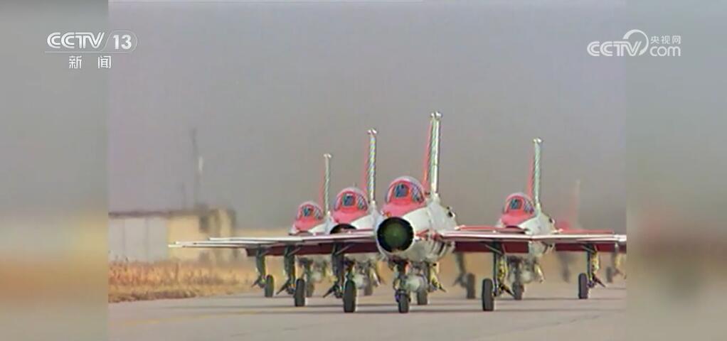 全员“80后”!神舟十八号乘组首度亮相 全员“80后”!神舟十八号乘组首度亮相