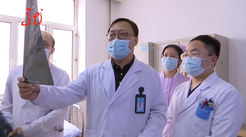 这一摔,获万千网友点赞! 这一摔,获万千网友点赞!