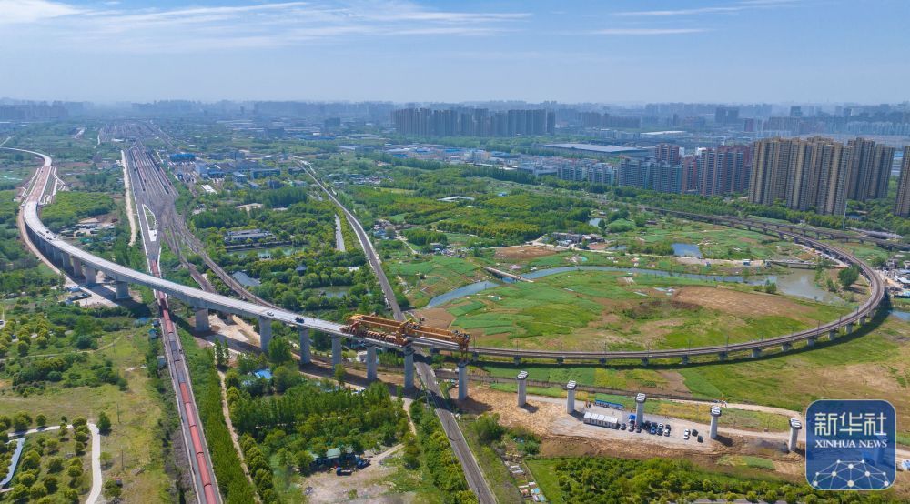 合新铁路上跨淮南线架梁完成