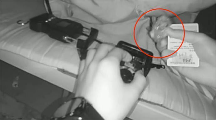 快递员开“盲盒”偷16万元钻戒被抓,称为了报复站点负责人 快递员开“盲盒”偷16万元钻戒被抓,称为了报复站点负责人