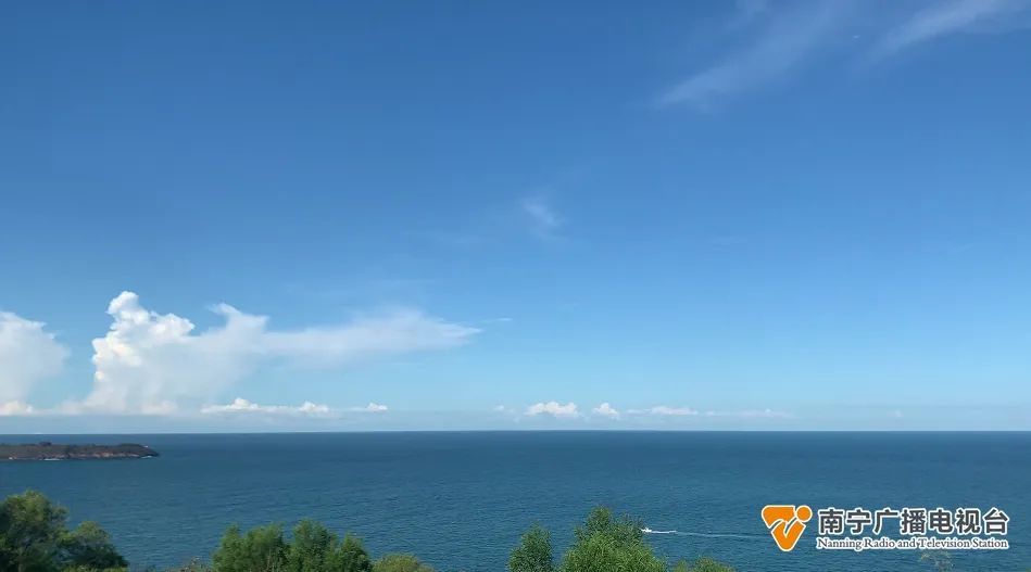 广西这片“玻璃海”唯美出圈，“五一”假期将增开上岛航班！