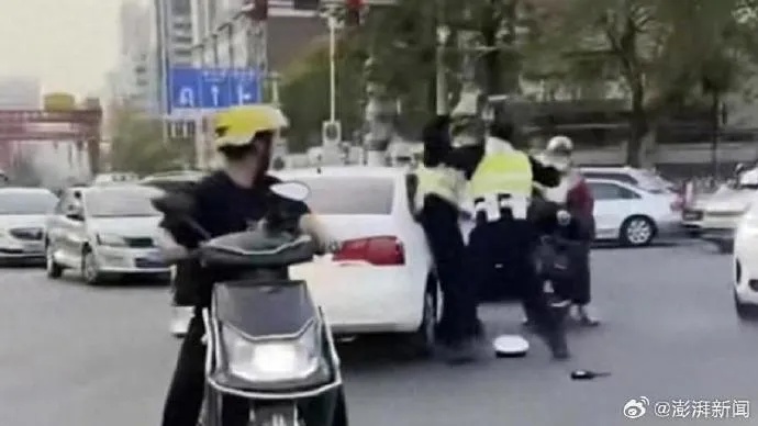“两警务人员路口打架”？天津警方：四人被处理