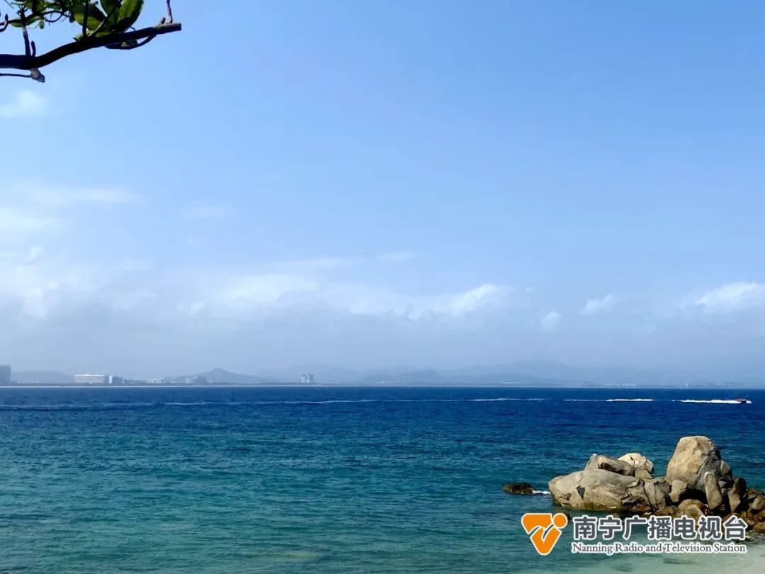 广西这片“玻璃海”唯美出圈，“五一”假期将增开上岛航班！