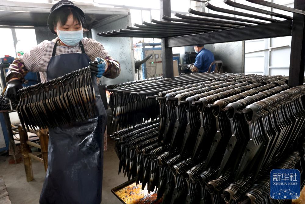 福建柘荣：小小剪刀闯世界