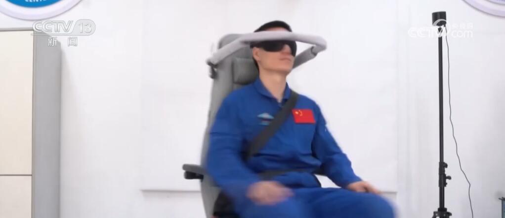 全员“80后”!神舟十八号乘组首度亮相 全员“80后”!神舟十八号乘组首度亮相