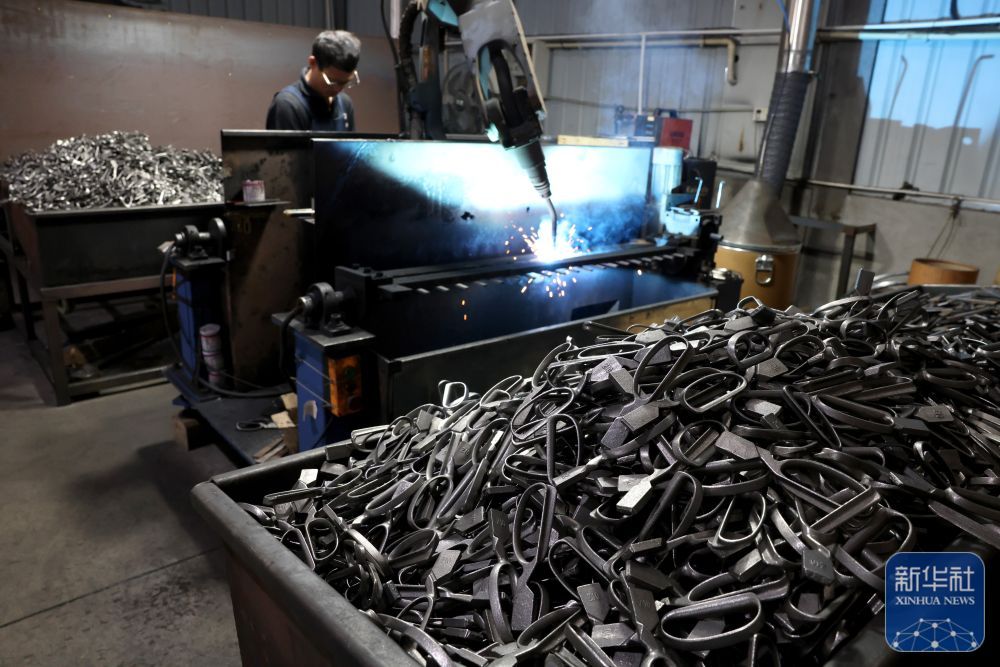 福建柘荣：小小剪刀闯世界