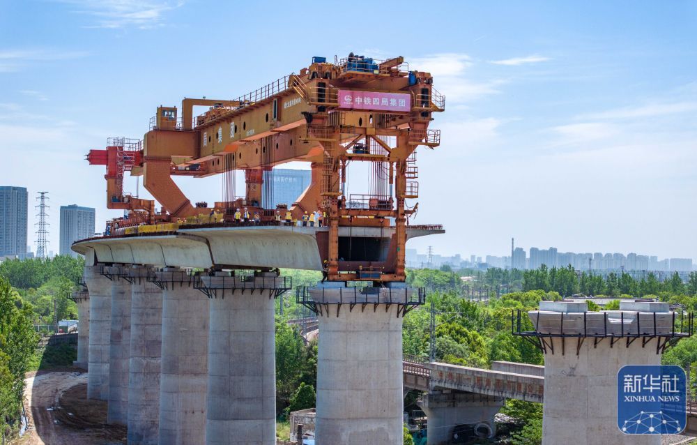 合新铁路上跨淮南线架梁完成