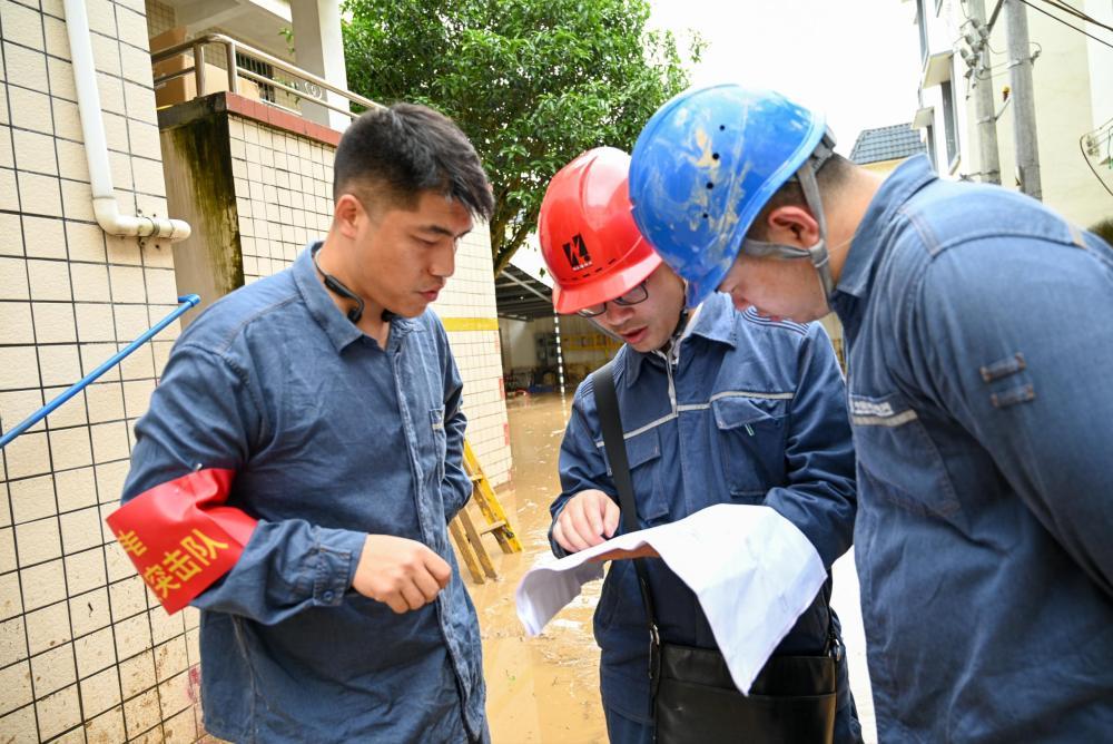 “路通到哪里，电复到哪里”——广东全力抢通暴雨重灾区江湾镇供电