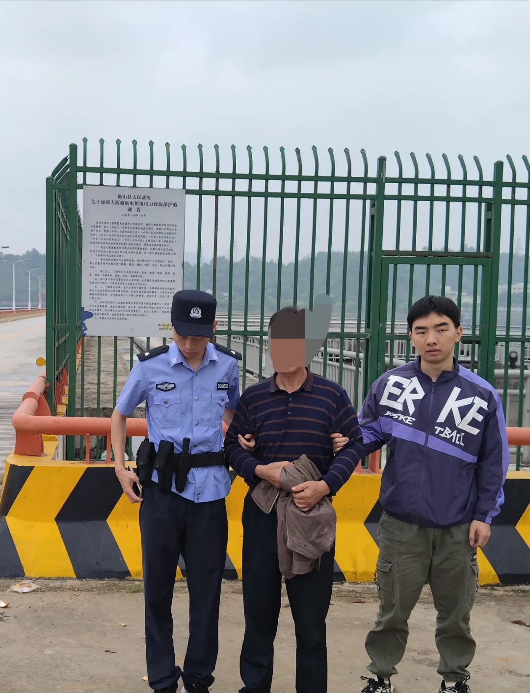 别让鱼钩碰法网！衡山县一男子非法锚鱼被抓