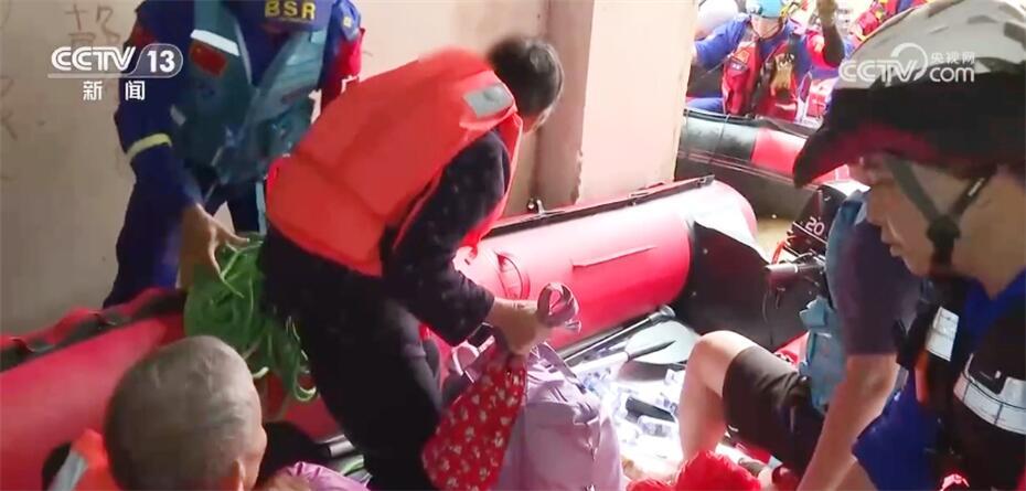 “洪水无情人有情” 多地众志成城保障人民群众基本民生 “洪水无情人有情” 多地众志成城保障人民群众基本民生