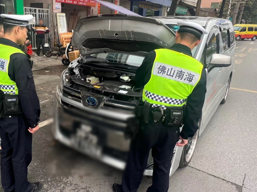 看见警察，车牌竟突然“翻脸”？抓了！