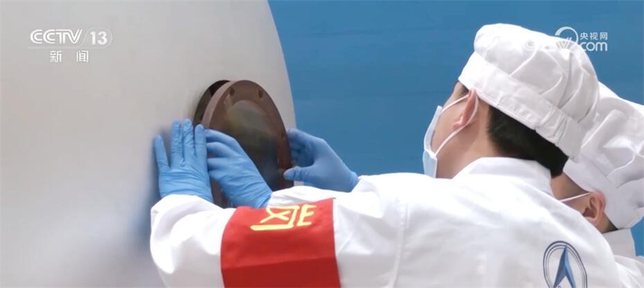 “神箭”保障安全、飞船配置“豪华” 神舟十八号航天员乘组整装待发！