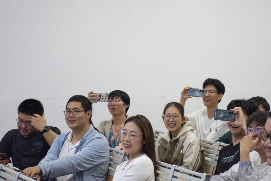 一本正经教“搞笑”?天津大学这门神仙课,e人有优势…… 一本正经教“搞笑”?天津大学这门神仙课,e人有优势……