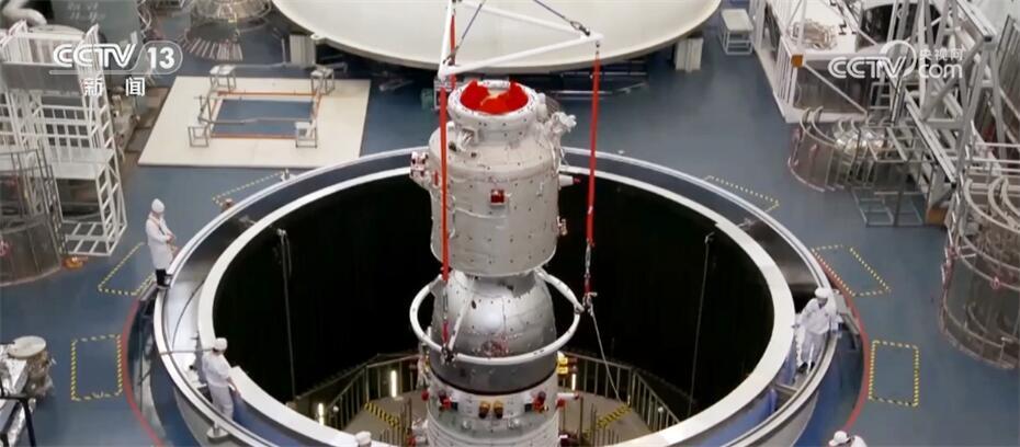 “神箭”保障安全、飞船配置“豪华” 神舟十八号航天员乘组整装待发！