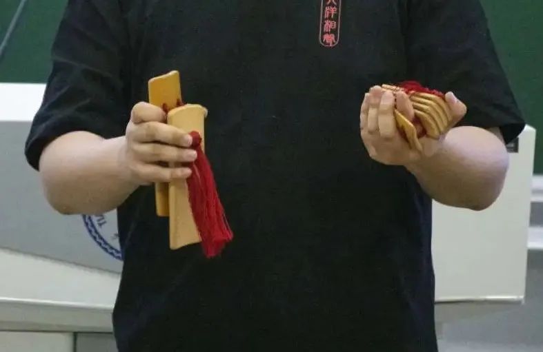 一本正经教“搞笑”?天津大学这门神仙课,e人有优势…… 一本正经教“搞笑”?天津大学这门神仙课,e人有优势……