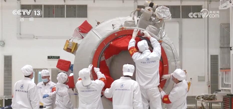 “神箭”保障安全、飞船配置“豪华” 神舟十八号航天员乘组整装待发！