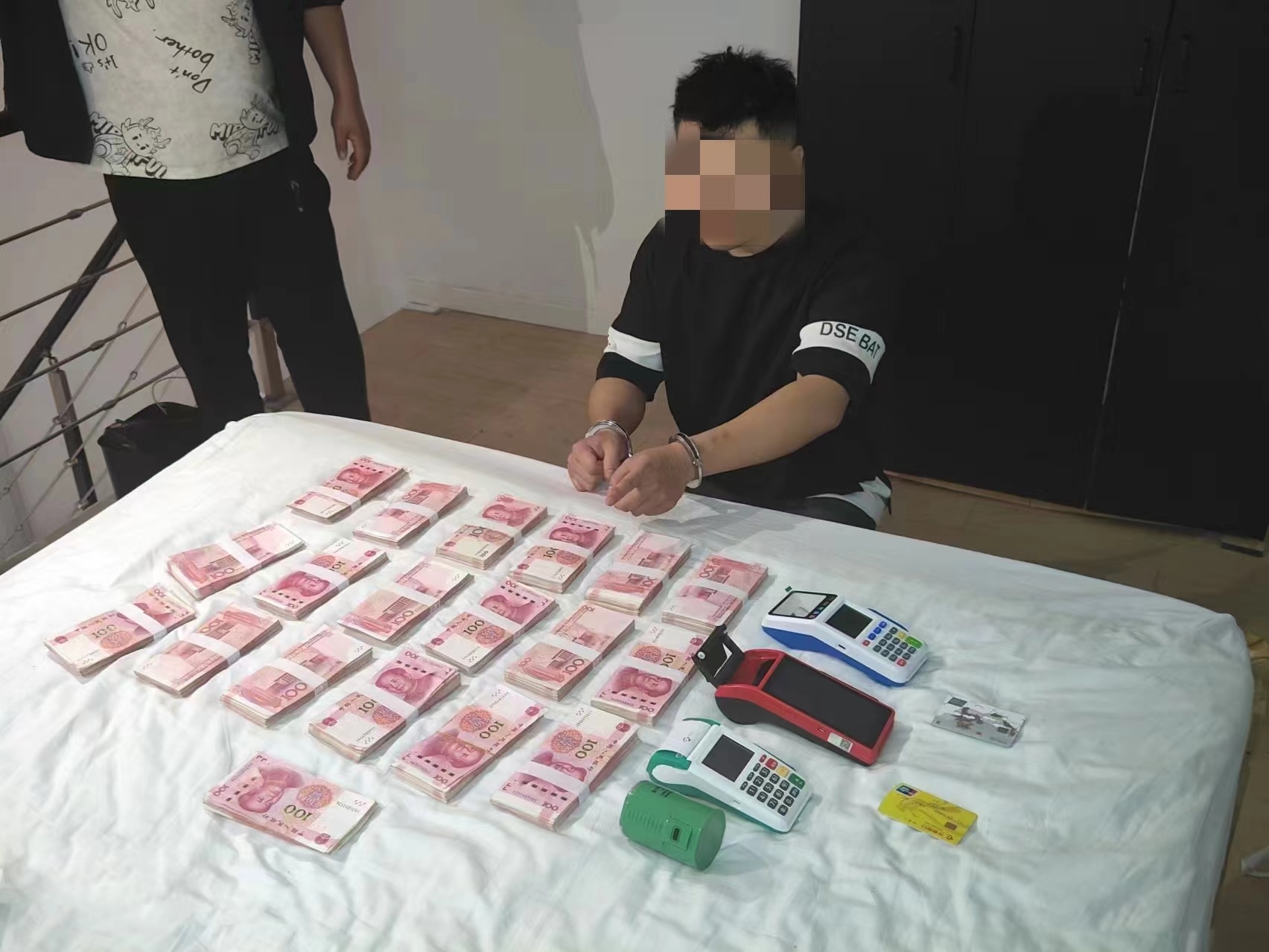 追赃挽损17万余元 重庆渝中公安破获一起“百万医疗保险”诈骗案