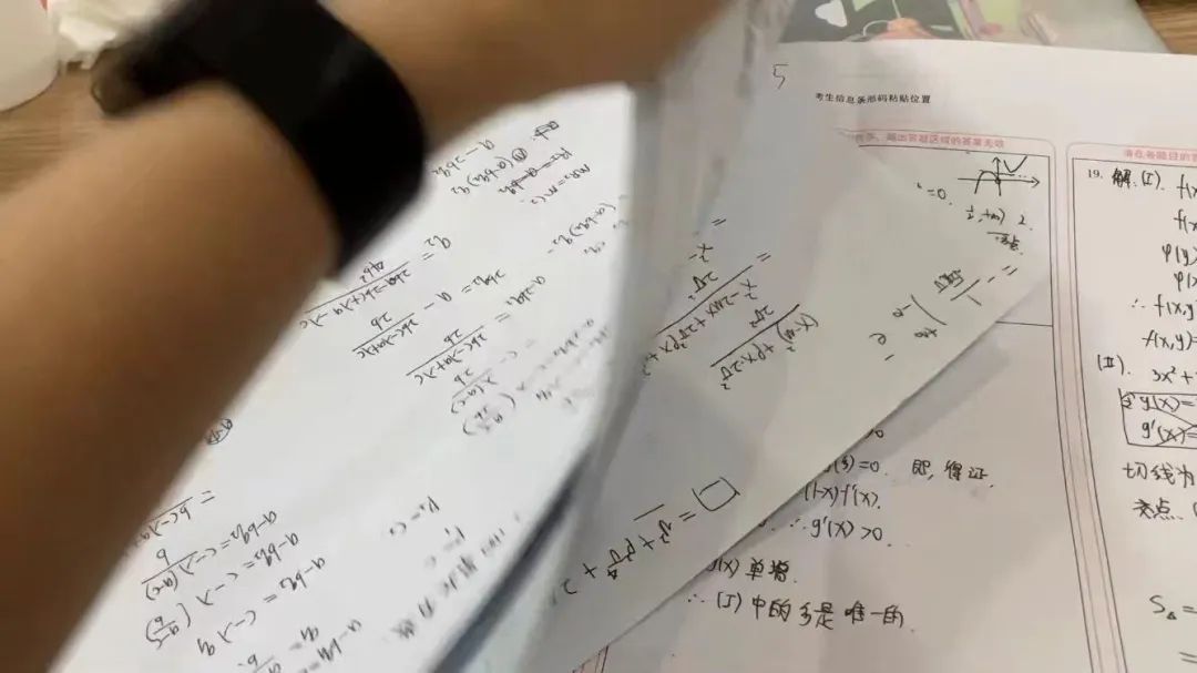 边工作边复习，女孩偷偷备考考上北大！