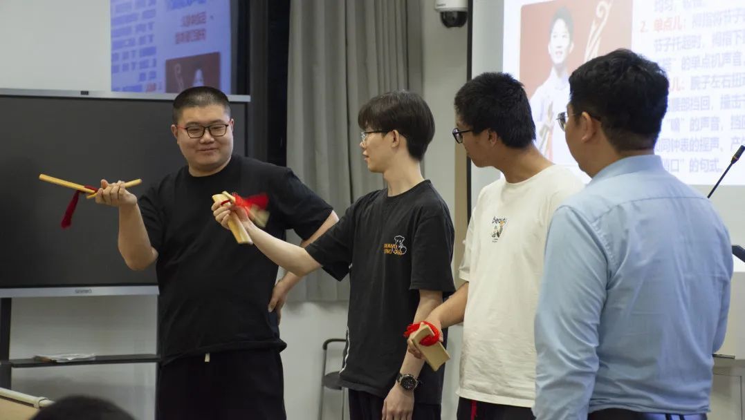 一本正经教“搞笑”?天津大学这门神仙课,e人有优势…… 一本正经教“搞笑”?天津大学这门神仙课,e人有优势……