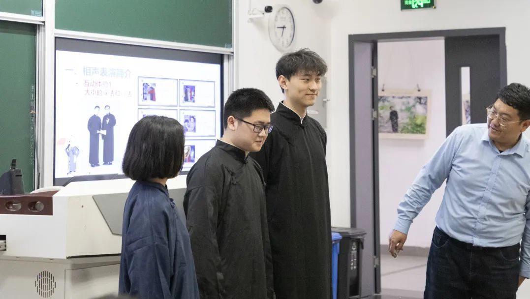 一本正经教“搞笑”?天津大学这门神仙课,e人有优势…… 一本正经教“搞笑”?天津大学这门神仙课,e人有优势……