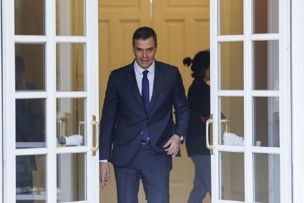 因妻子遭贪腐调查 西班牙首相桑切斯表示正在考虑辞职