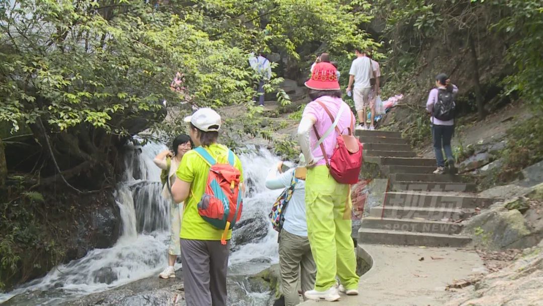 暴雨期间瀑布成网红打卡点？ 管理部门：不可能！因为…