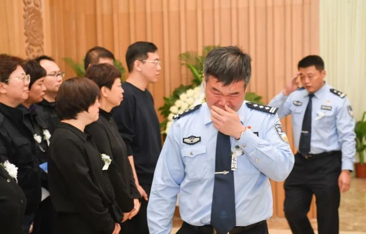 悲痛!天津一公安派出所所长因公牺牲 悲痛!天津一公安派出所所长因公牺牲