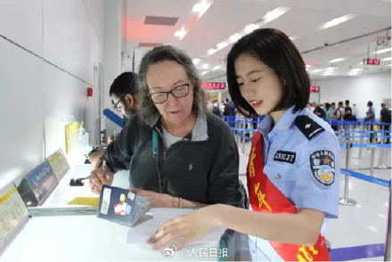 退役女兵开警务自媒体粉丝破百万