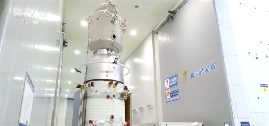 “神箭”保障安全、飞船配置“豪华” 神舟十八号航天员乘组整装待发！