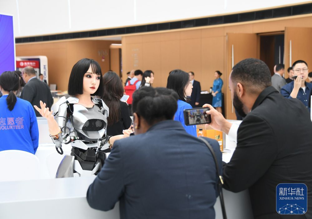 新华全媒+丨2024中关村论坛年会在北京开幕