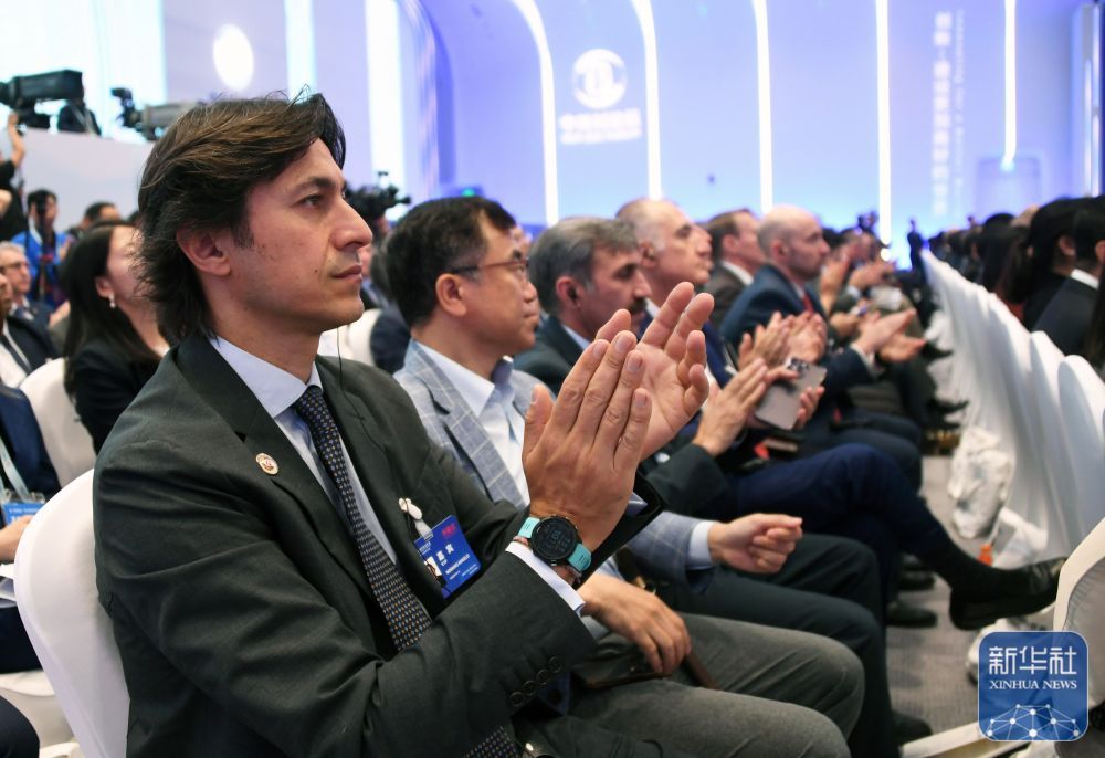 新华全媒+丨2024中关村论坛年会在北京开幕