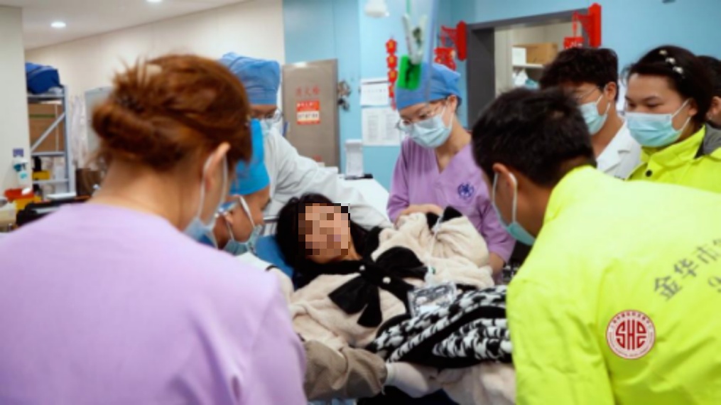 24岁女子中毒性命垂危，上海医生反复问了这件事