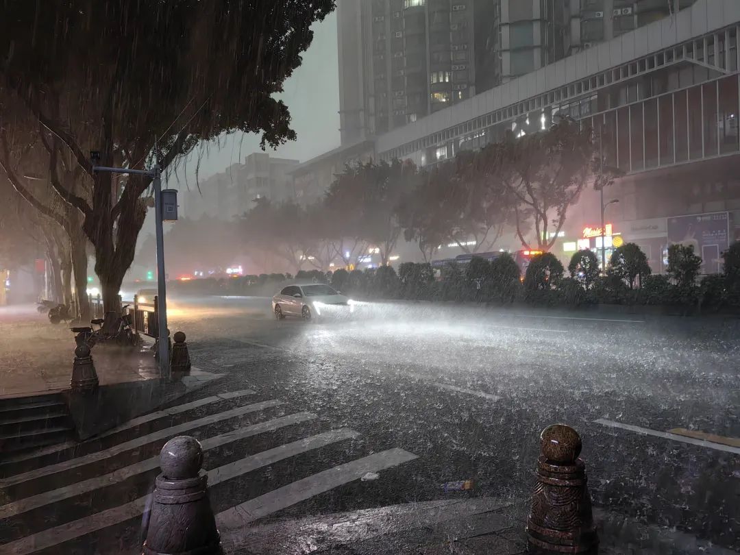 可延迟上学!广州多区暴雨及雷雨大风预警生效 可延迟上学!广州多区暴雨及雷雨大风预警生效