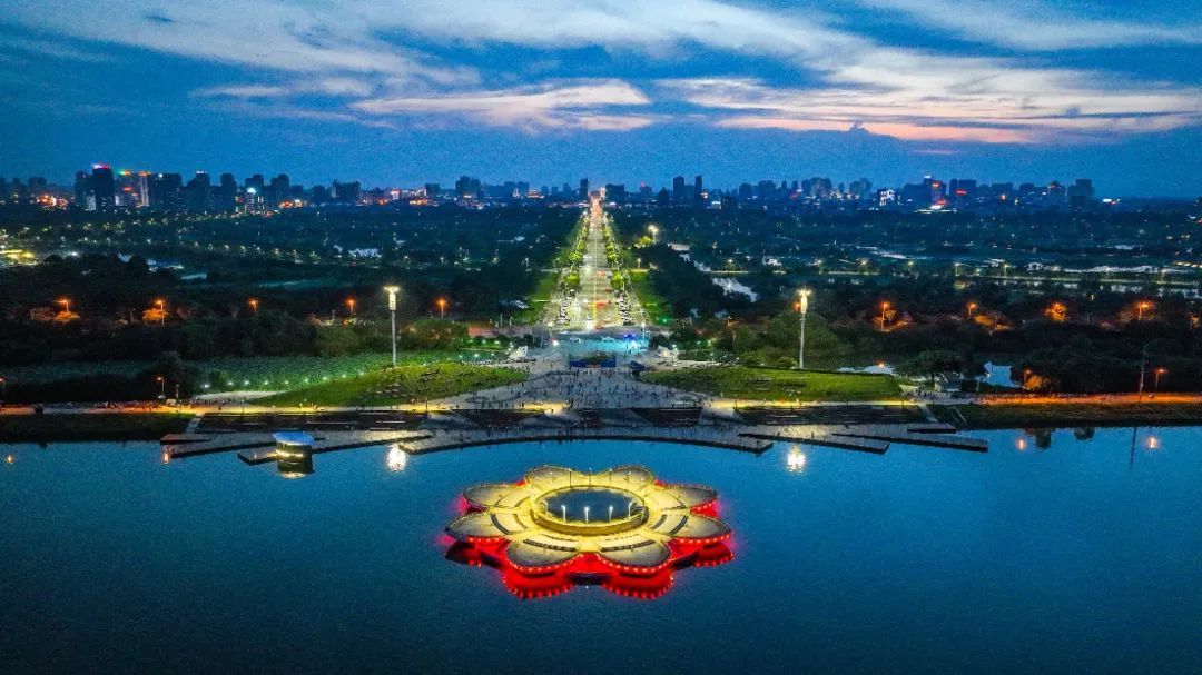 池黄高铁今日开通运营,串联多个旅游胜地,上海人能乘高铁去了 池黄高铁今日开通运营,串联多个旅游胜地,上海人能乘高铁去了