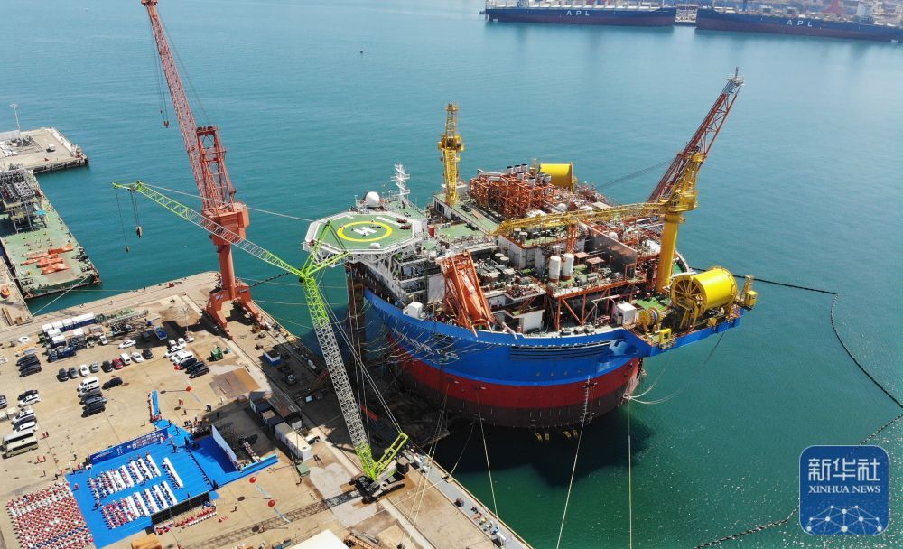新华全媒+丨亚洲首艘圆筒型浮式生产储卸油装置建造完工