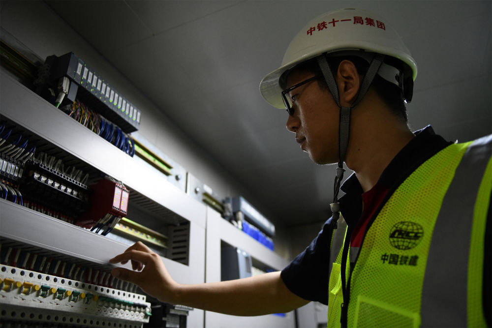 “羊城号”超大直径盾构机下线 “羊城号”超大直径盾构机下线