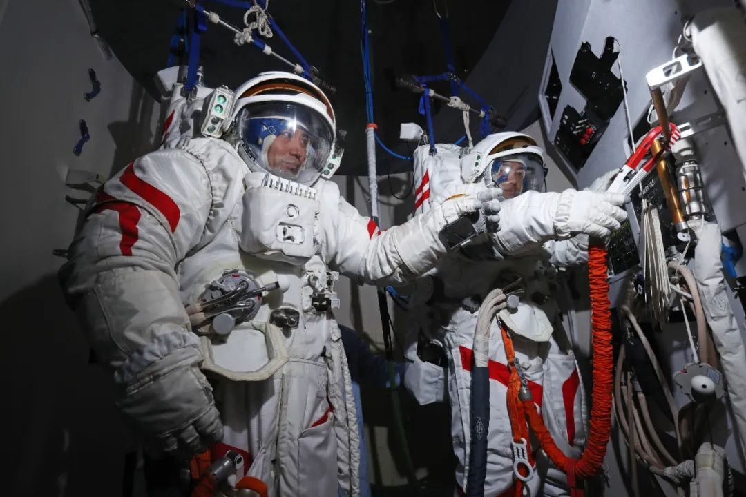 点火发射!李广苏妈妈:回来就做地锅鸡! 点火发射!李广苏妈妈:回来就做地锅鸡!