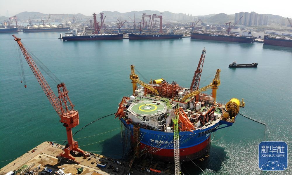 新华全媒+丨亚洲首艘圆筒型浮式生产储卸油装置建造完工