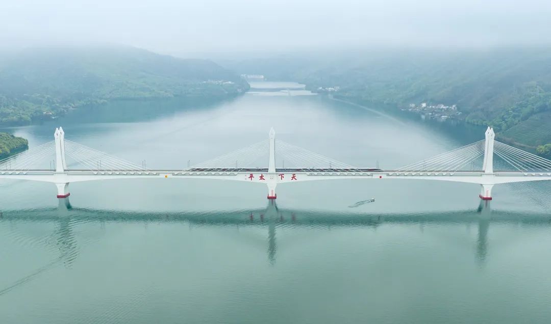 池黄高铁，正式通车！