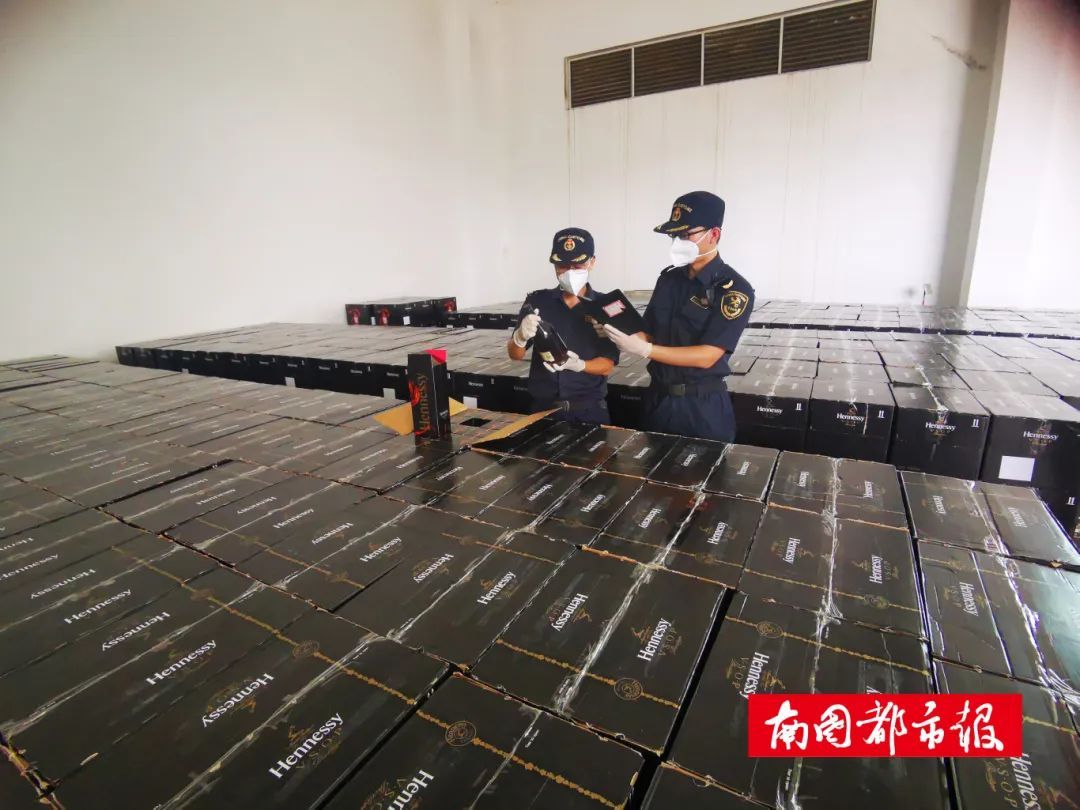 查获涉嫌侵权洋酒2.5万件,货值412万余元!海口通报→ 查获涉嫌侵权洋酒2.5万件,货值412万余元!海口通报→