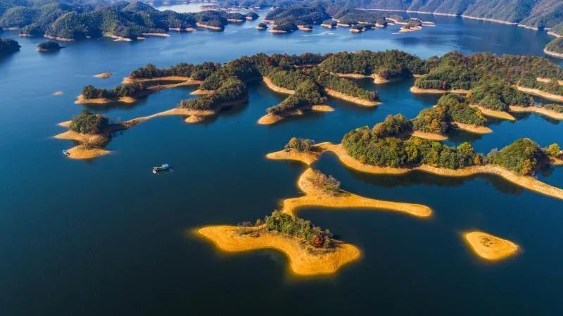 池黄高铁今日开通运营,串联多个旅游胜地,上海人能乘高铁去了 池黄高铁今日开通运营,串联多个旅游胜地,上海人能乘高铁去了