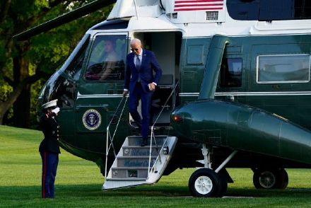 拜登新直升机排气过热，白宫草坪受不了
