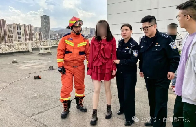 西宁一女子欲跳楼轻生，民警展开紧急救援......