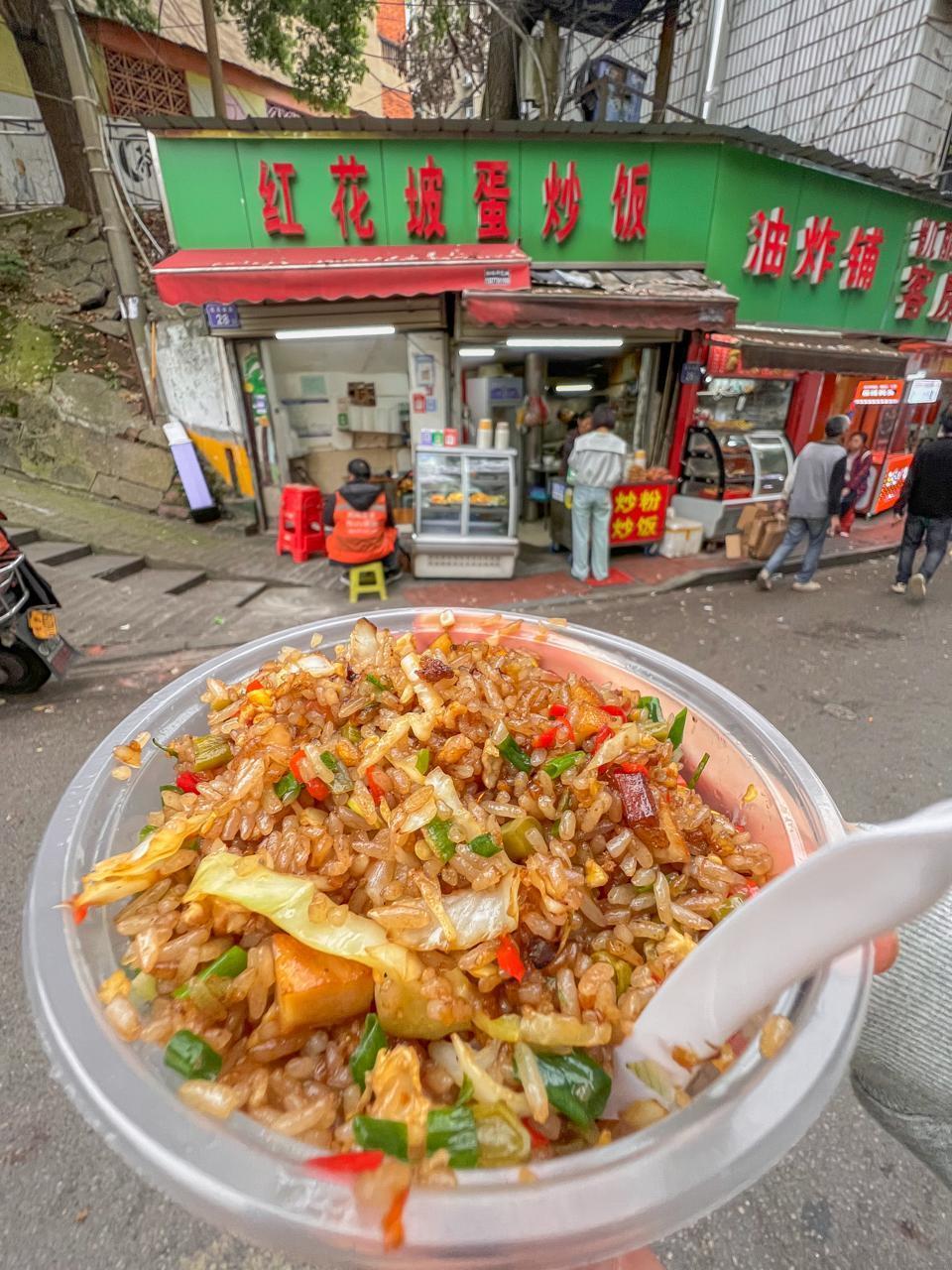 一碗蛋炒饭在长沙红花坡火那么久，凭什么？