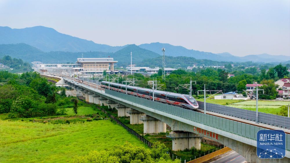 新华全媒＋丨池州至黄山高铁开通运营